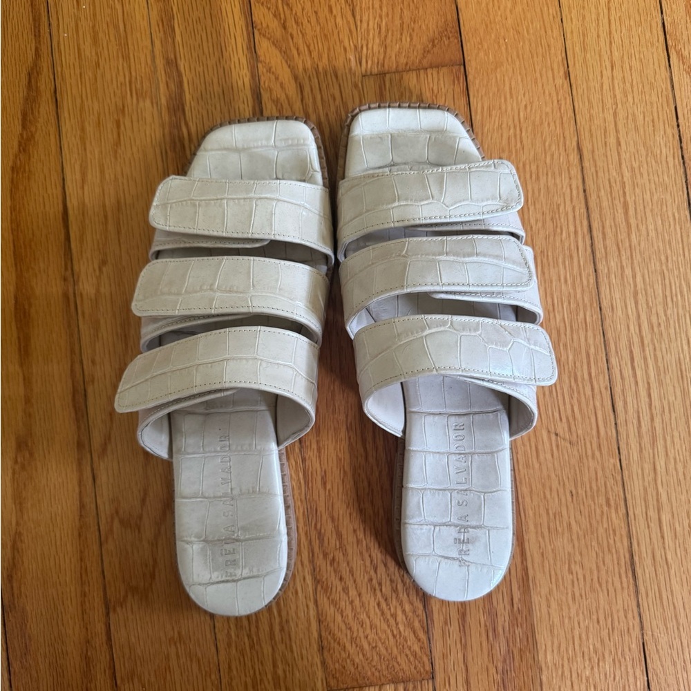 Freda Salvador Beige Croc-Embossed Slide Sandals